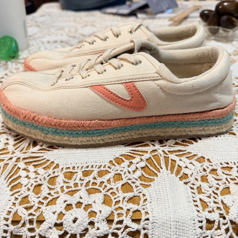 Women's 7 Medium Tretorn Espadrille Sneakers White And Pink Whimsy Boho